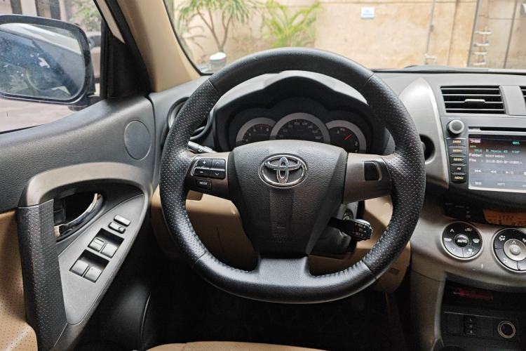 Used Toyota RAV4 2012 Luxurious 2.4L Automatic 4x4 with Stylish Features
