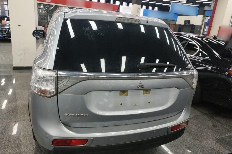 Used Mitsubishi Outlander (Import) 2014 2.4L 4x4 Deluxe Value Edition 7 Seats
