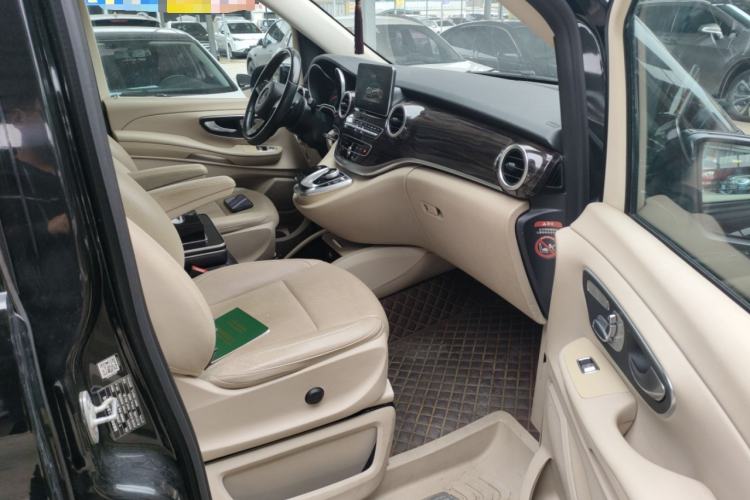 Used Mercedes-Benz V-Class 2016 V 260 Avantgarde Edition
