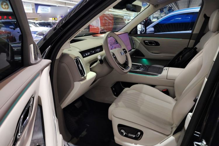 Used Geely Galaxy M9 2025 Model 230km Two-Wheel-Drive Exploration Edition Left Front Seat