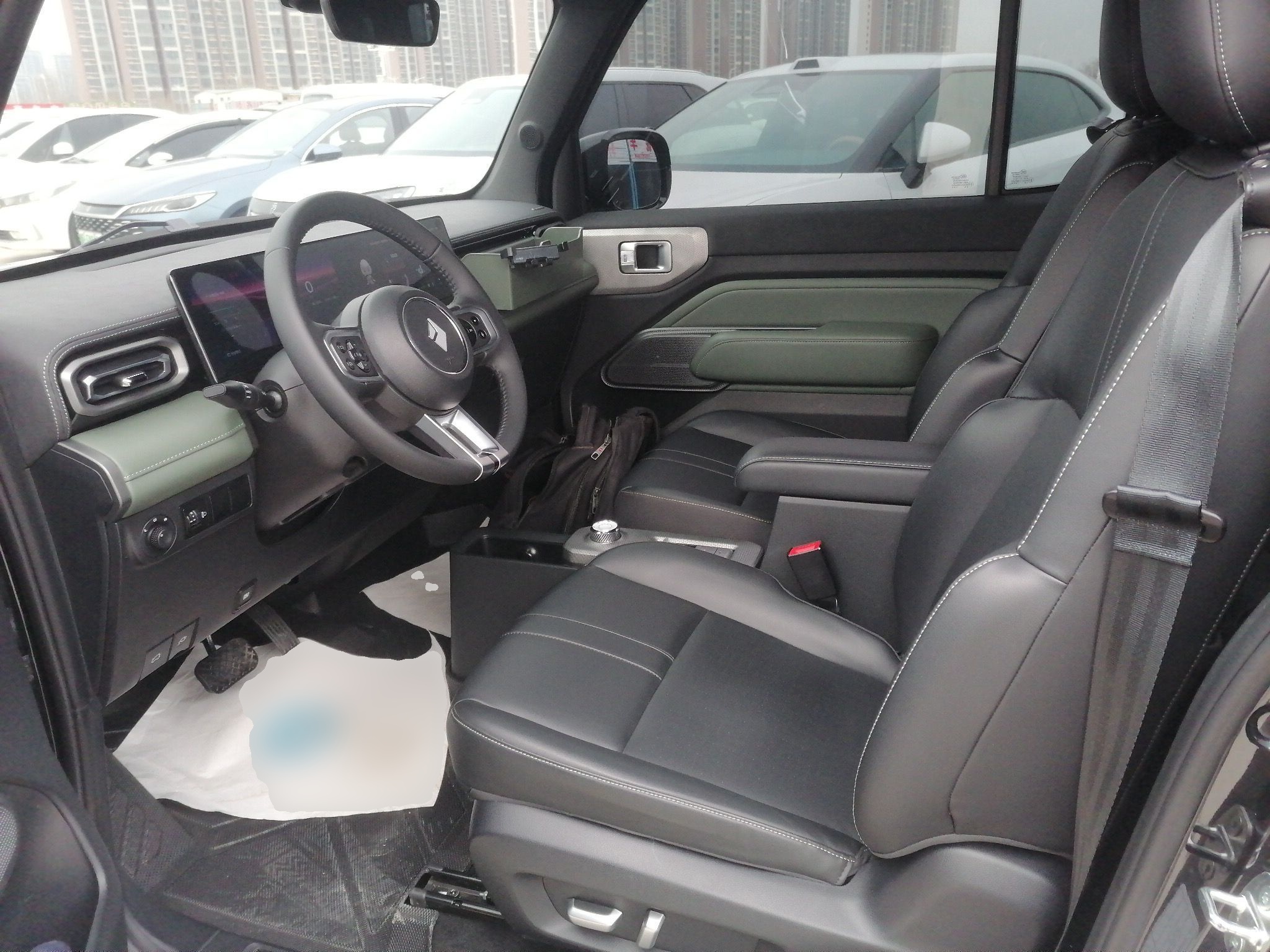 المقاعد الأمامية داخل السيارة