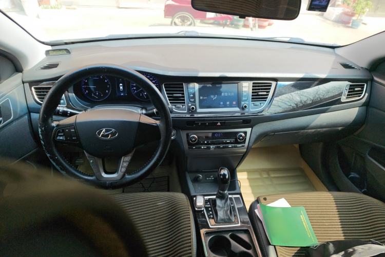 Used Hyundai Mistra 2016 1.8L Automatic Smart GLS Center Console