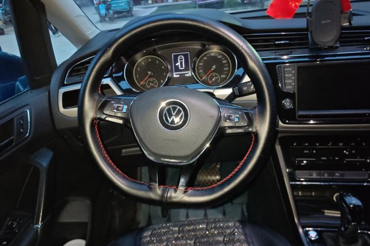 Used Volkswagen Touran 2021 Volkswagen Touran L 280TSI DSG Boundary Edition 7-Seater Steering Wheel