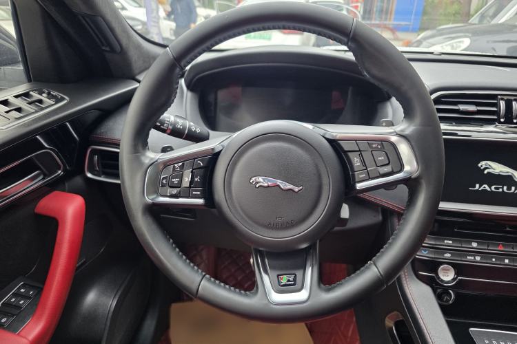 Used Jaguar F-PACE 2016 3.0 SC Four-Wheel Drive R-Sport Sport Edition Interior 2