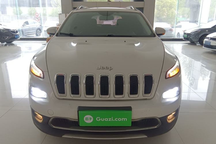 Used Jeep Cherokee 2017 2.0L Superior Edition Front
