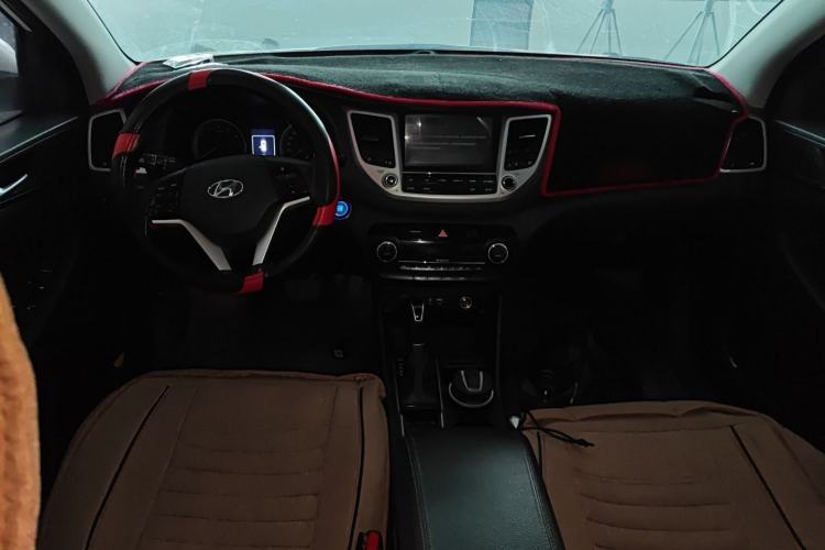 Used Hyundai Tucson 2015 1.6T Dual-Clutch Two-Wheel-Drive Smart Model Center Console