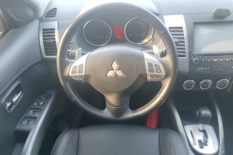 Used Mitsubishi Outlander 2012 Kicks 2.0 Sport Navigation Edition