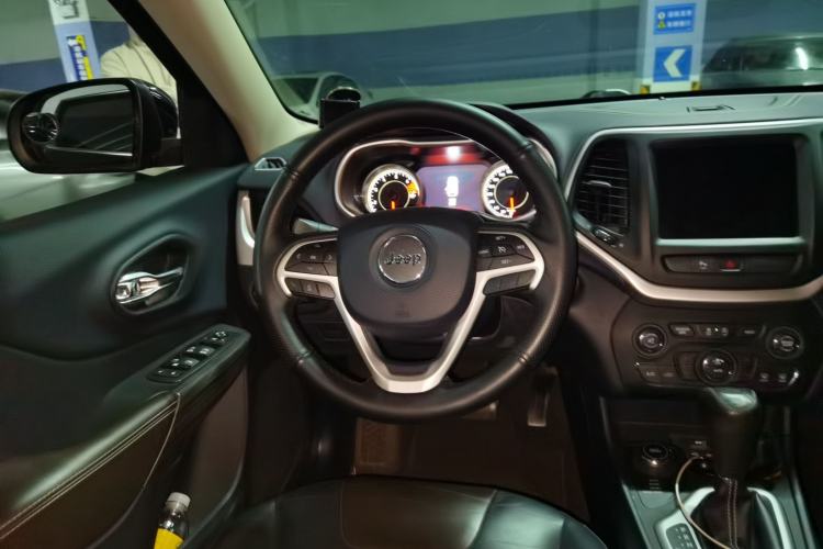 Used Jeep Cherokee 2016 2.4L Professional Smart Version