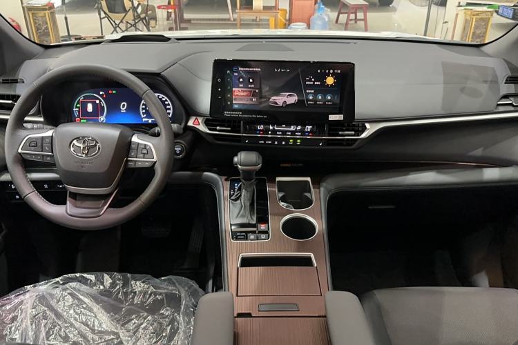 Used Toyota Granvia 2024 2.5L Hybrid Prestige PLUS Edition
