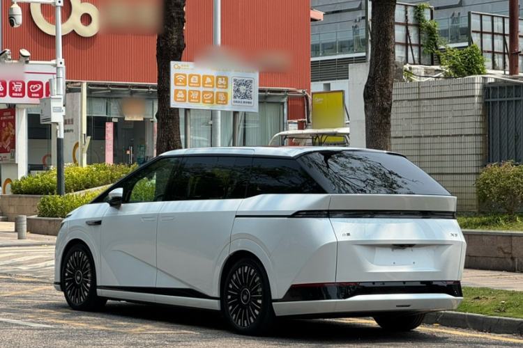 Used XPeng X9 2025 740 Ultra-Long Range Max
