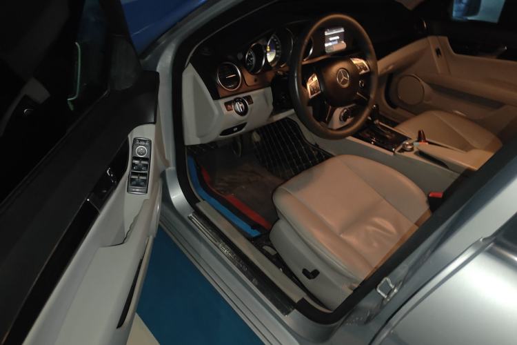 Used Mercedes-Benz C-Class 2010 C 180K Classic model