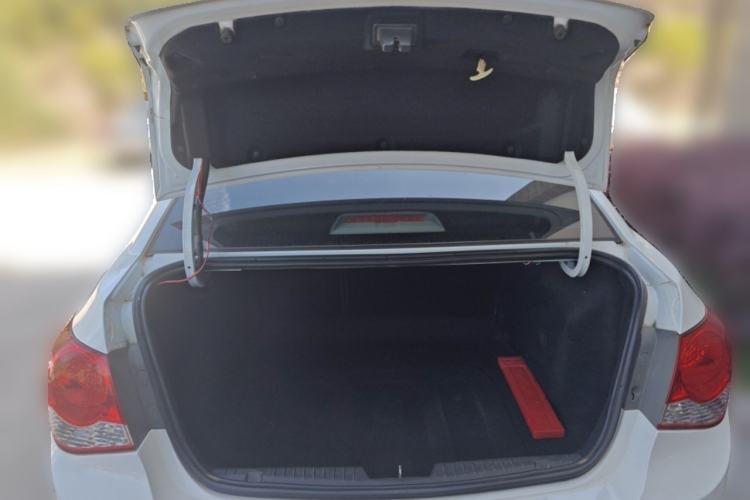 Used Chevrolet Cruze 2011 1.6L SE Automatic Trunk