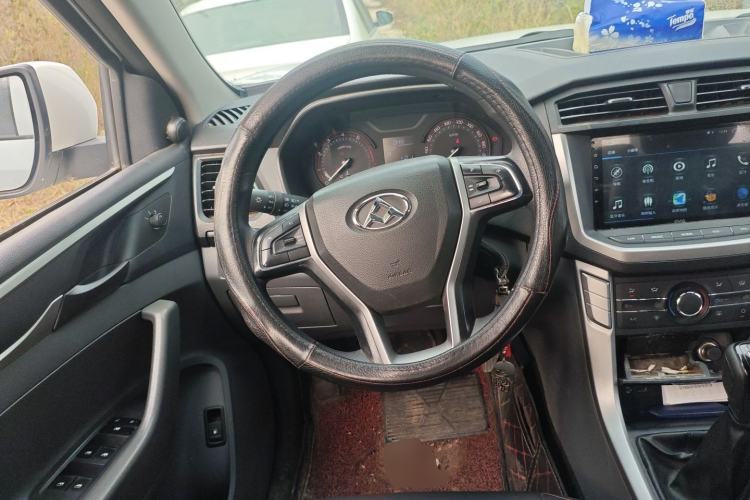 Used SAIC MAXUS T60 2017 2.4L Gasoline Manual Transmission 4x4 High Ground Clearance Comfortable Standard Cabin