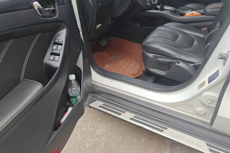 Used Dongfeng Fengon 580 2017 Revised Version 1.5T CVT Luxury Edition Driver Seat