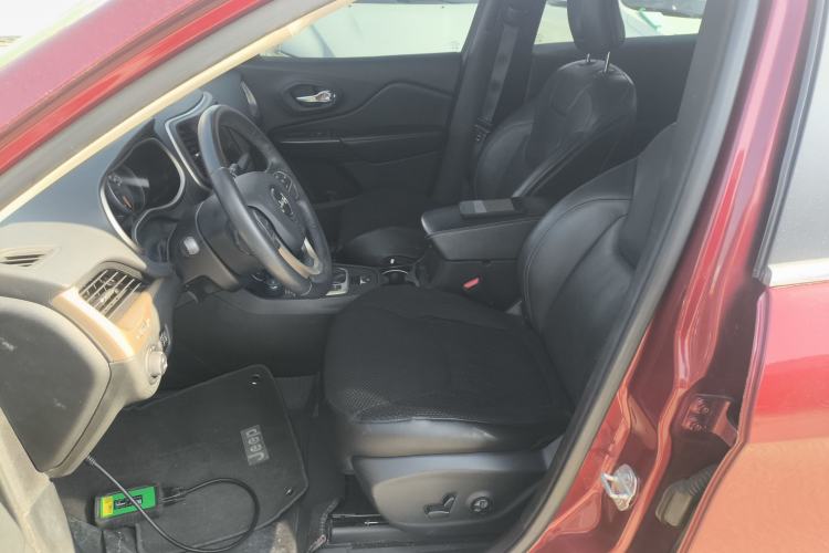 Used Jeep Cherokee 2016 2.4L Professional Smart Version
