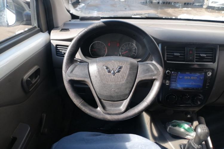 Used Wuling Rongguang V 2015 1.2L Practical Model

