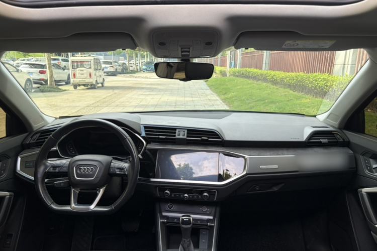 Used Audi Q3 2022 35 TFSI Fashion Dynamic Model Interior 3