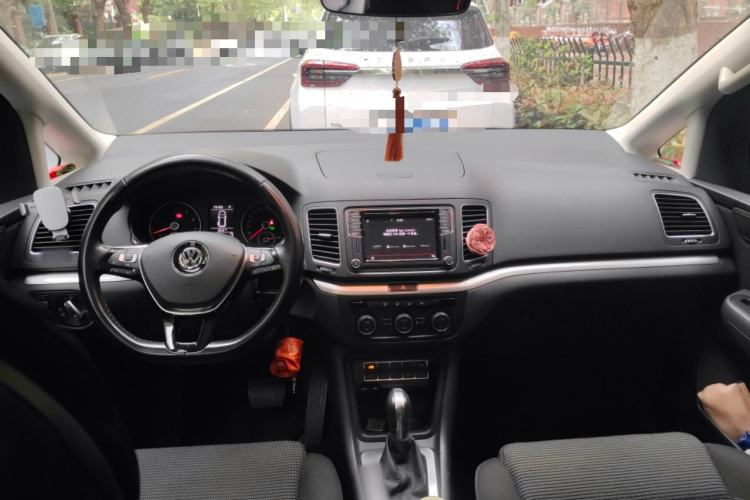 Used Volkswagen Sharan 2018 380TSI Comfort Edition 7-Seater Center Console