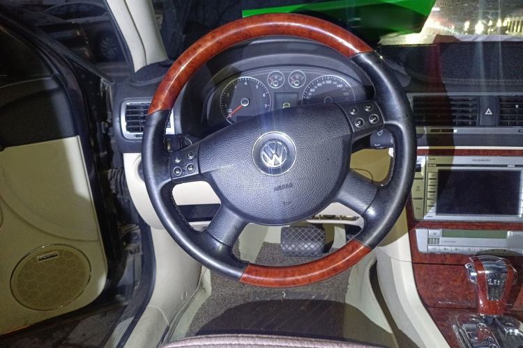 Used Volkswagen Passat 2009 1.8T Automatic Zunjie Model Steering Wheel