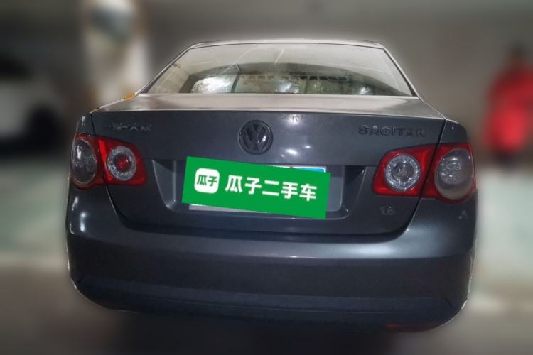 Used Volkswagen Sagitar 2009 1.6L Manual Fashion Model with Leather Interior