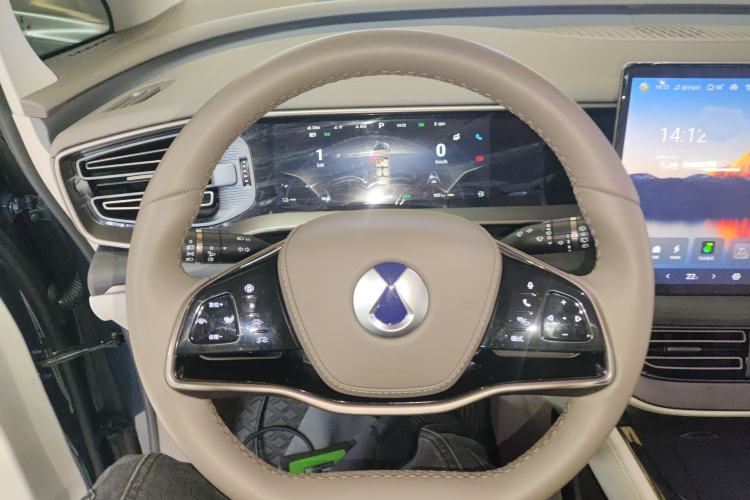 Used Denza D9 2022 DM-i 970 Four-Wheel Drive Prestige Model Steering Wheel