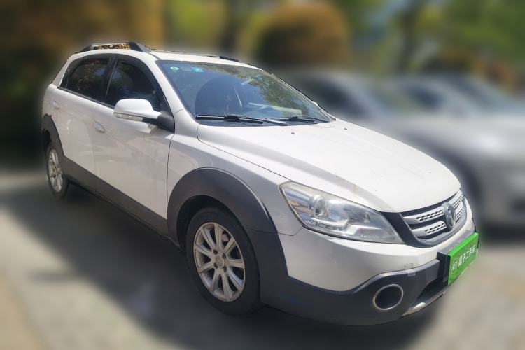 Used Dongfeng Aeolus H30 2013 CROSS 1.6L Manual Zunyi Model Front Right 45 Deg
