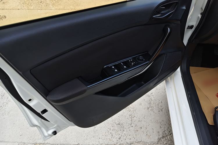 Used Baojun 310 2020 1.2L Manual Comfort Edition Interior 3