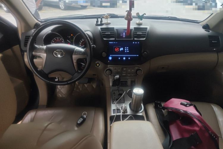 Used Toyota Highlander 2009 2.7L Two-Wheel Drive 7-Seater Luxury Edition Center Console