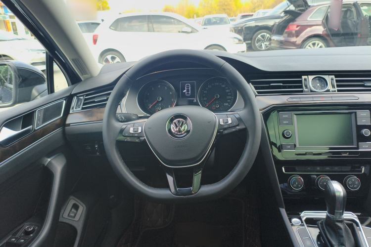 Used Volkswagen Magotan 2019 330TSI DSG Leading Model China VI Standard Steering Wheel