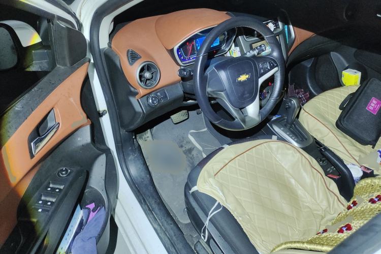 Used Chevrolet Aveo Sonic 2014 Hatchback 1.6 SX AT Fashion Edition