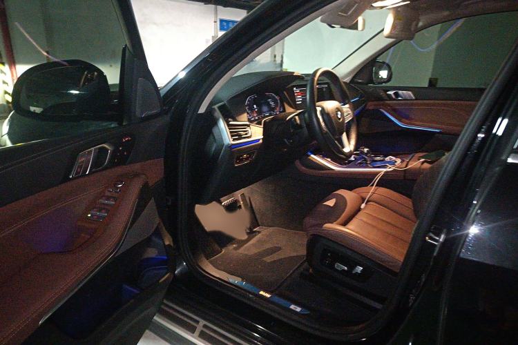 Used BMW X7 2022 xDrive40i Luxury Package with Leading Features