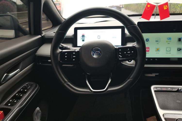 Used Hycan Z03 2022 510 km Range Trendy Cool Version 135 kW 64.23 kWh Steering Wheel