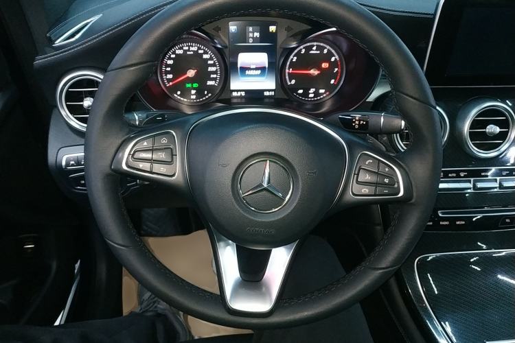 Used Mercedes-Benz GLC 2018 GLC 260 4MATIC Luxury Model
