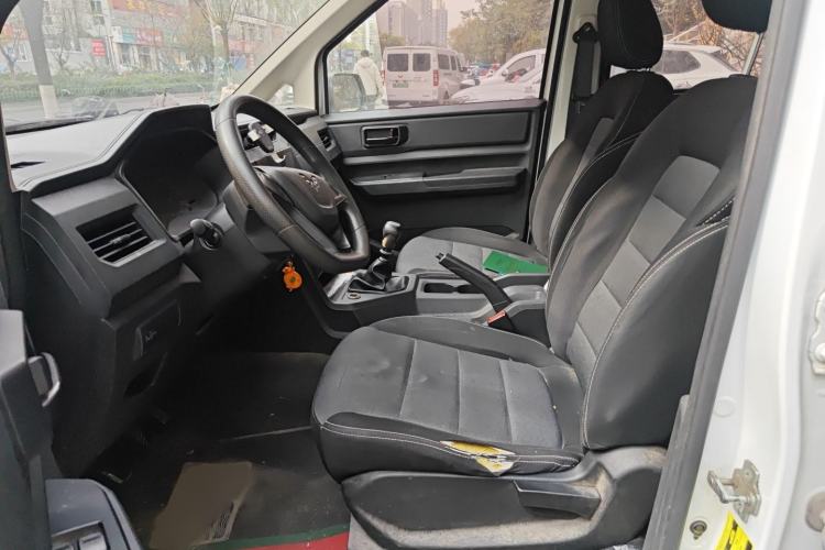 Used Wuling Hongguang PLUS 2019 1.5T Manual Standard Edition 5 Seats