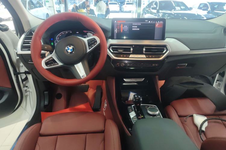 Used BMW X4 2022 xDrive 25i M Sport Package Center Console