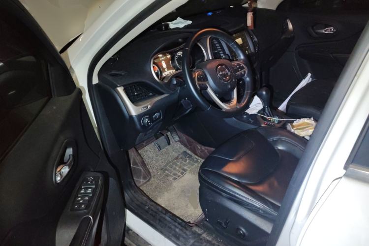 Used Jeep Cherokee 2016 2.4L Professional Smart Version Driver Seat