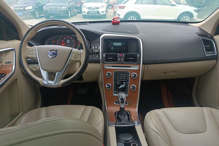 Used Volvo XC60 2017 T5 AWD Smart Version
