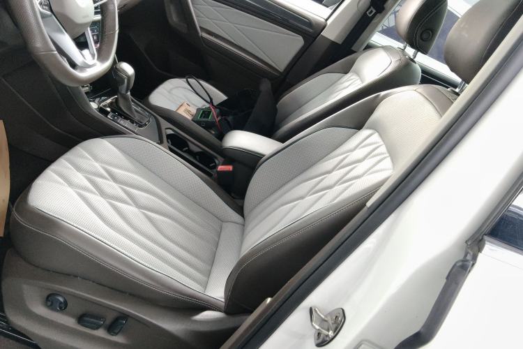 Used Volkswagen Tiguan L 2023 330TSI Automatic Two-Wheel Drive R-Line Enjoyment Edition Left Front Seat