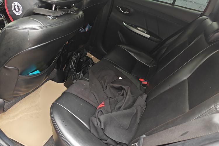 Used Toyota YARiS L Zhi Xuan 2015 1.5E Automatic Charm Edition
