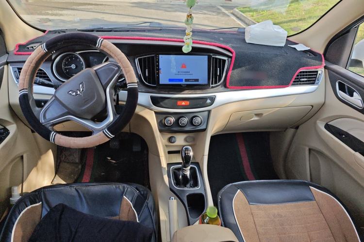 Used Wuling 730 2020 Commercial Vehicle 1.5L Manual Value Edition 7 Seats
