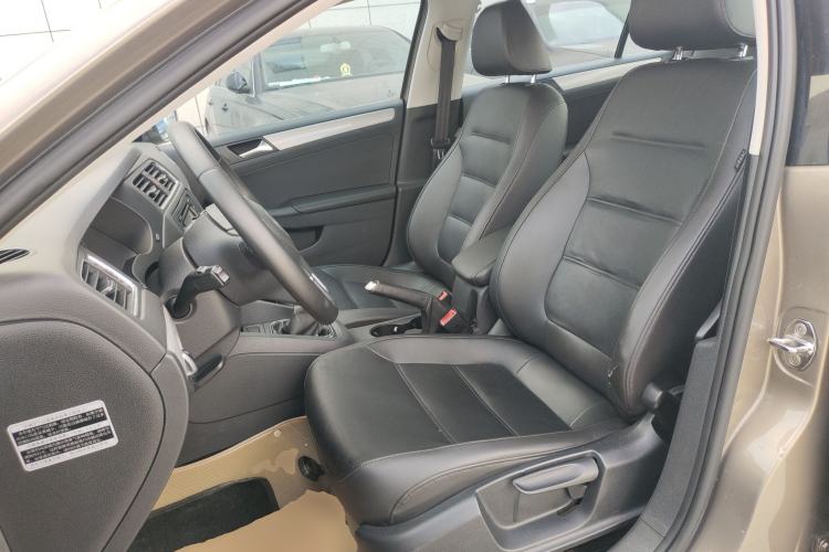 Used Volkswagen Sagitar 2014 Revised Version 1.6L Manual Comfort Edition
