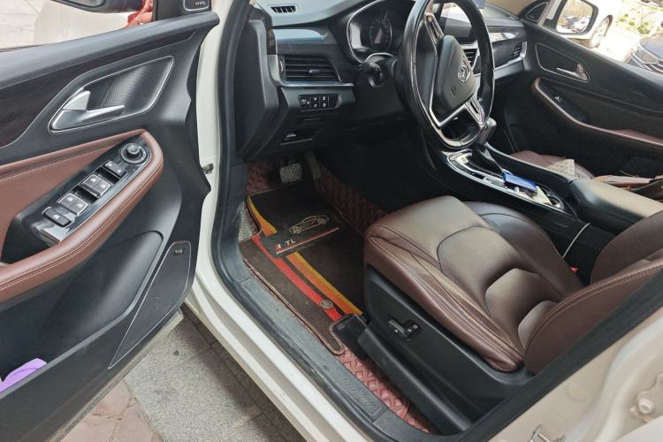 Used Baojun 560 2017 1.5T DCT Flagship Model 7 Seats
