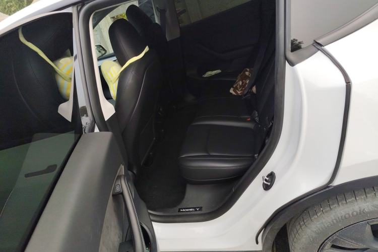 Used Tesla Model Y 2024 Long-Range All-Wheel-Drive Version Left Rear Seat