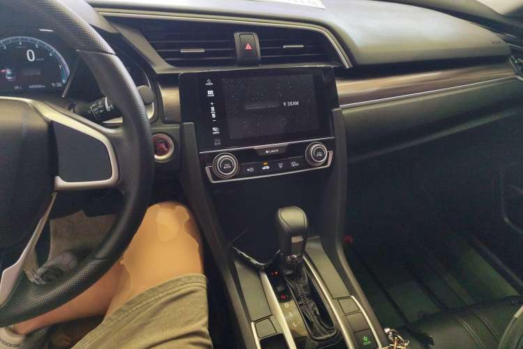 Used Honda Civic 2019 220TURBO CVT Dynamic Edition China VI Center Console