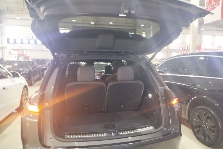 Used Li Auto L8 2023 Pro Model
