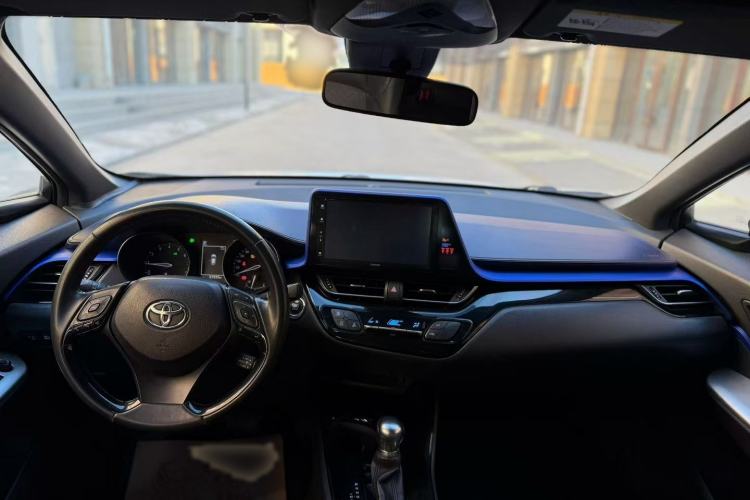 Used Toyota IZOA 2018 2.0L Yichi Version China VI Standard