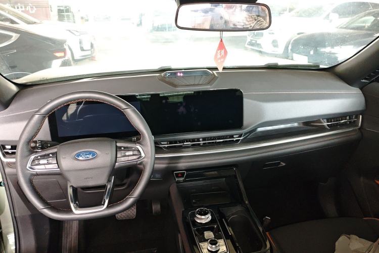 Used Ford Equator Sport 2025 EcoBoost 170 Prestige PLUS Center Console