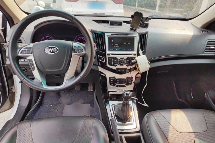 Used BYD Surui 2014 1.5L Manual Luxury Model Center Console