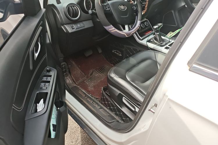 Used Bestune X40 2019 1.6L Automatic Luxury Edition China VI Driver Seat