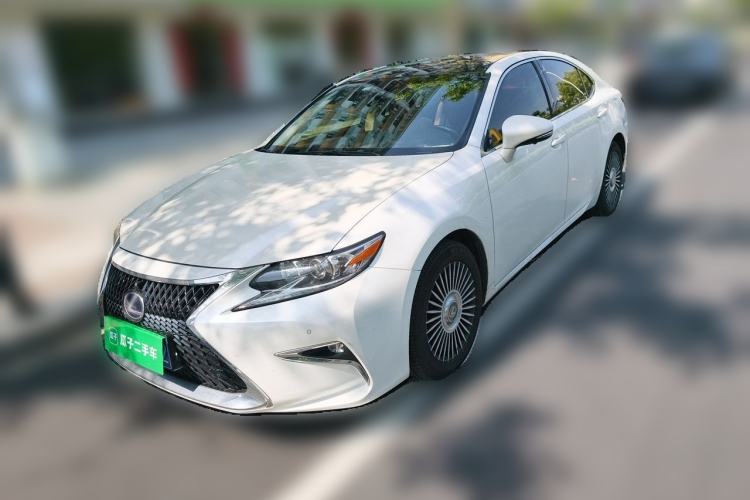 Used Lexus ES 2017 300h Mark Levinson Comfort Edition